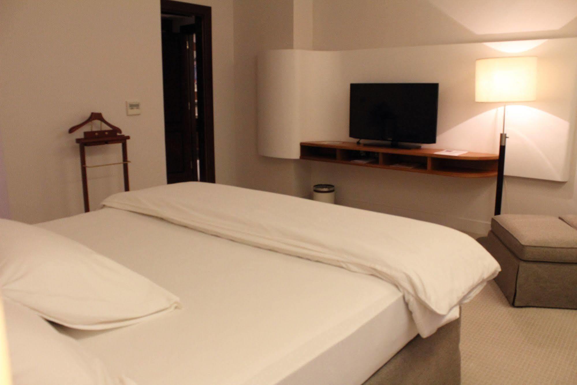 K108 Hotel Doha Buitenkant foto